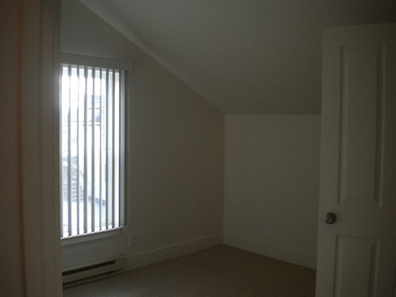 3rd image of 4492 Alexander St #1/2
