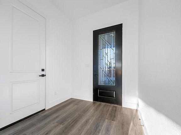 3rd image of 1306 Duff Ln