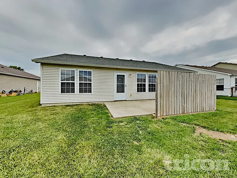 746 Streamside Dr — Photo 15