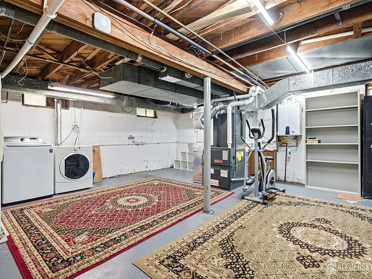 264 E George Pl — Photo 23