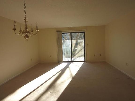 5th image of 20 Ledgewood Hills Dr APT 204