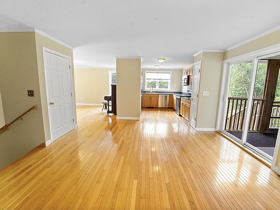 3rd image of 50 Emerald Drive