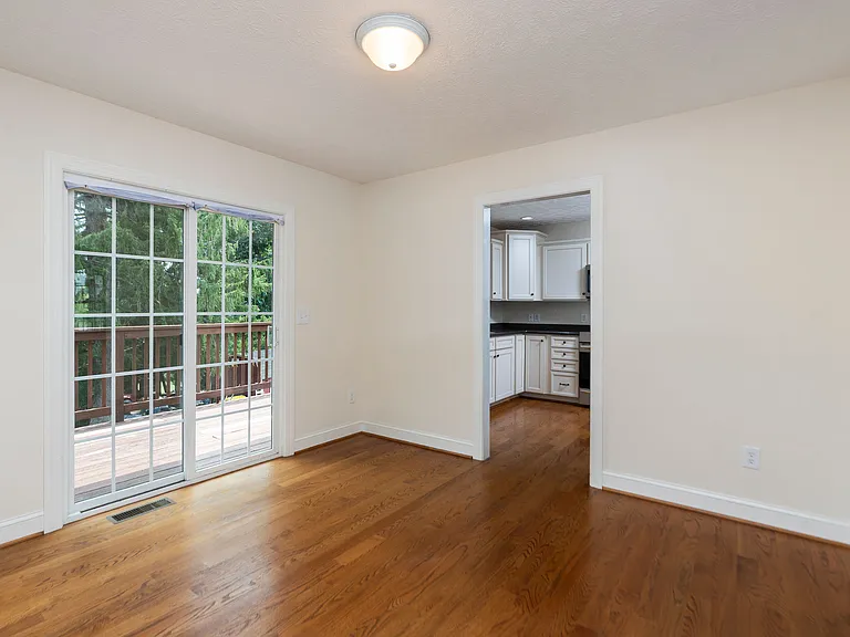 205 College Cir — Photo 18