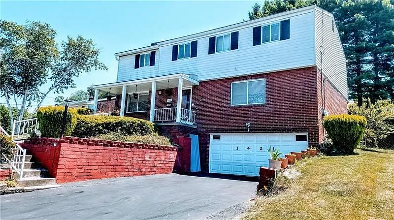 1421 Great Oak Dr photo 1