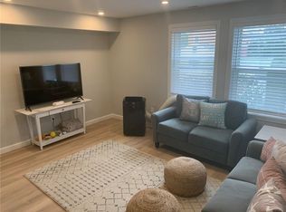 33 Van Zandt Ave APT 1, Newport, RI 02840