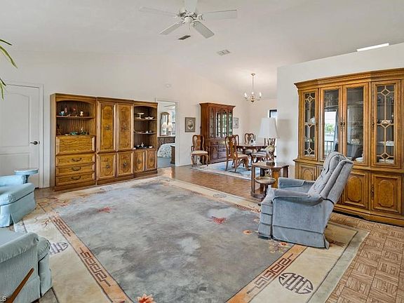 4th image of 4706 Spring Creek Dr