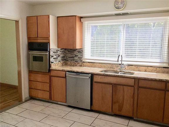 3rd image of 800 Melwood Dr NE