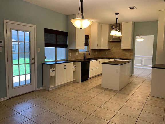 2nd image of 3413 Palmtree Dr