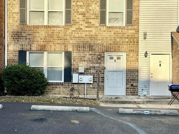 8 Vane Ct, New Castle, DE 19720