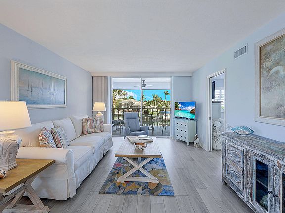 2nd image of 889 Collier Ct APT 301