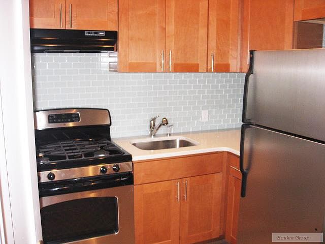 2nd image of 2565 36th St APT 2F