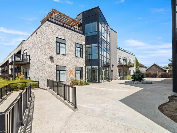 85 Morrell St #207, Brantford, ON N3T 4J6
