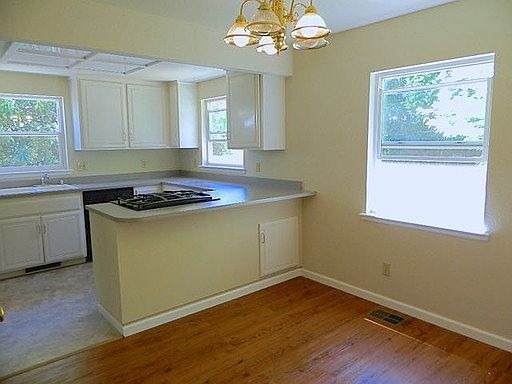 3rd image of 120 Dorer Dr