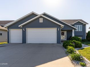 3865 S 17th St, Grand Forks, ND 58201