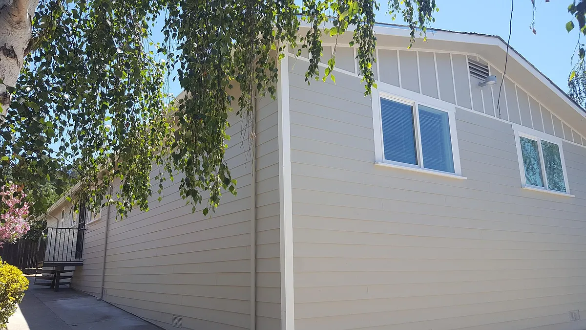 Building Photo - 7628 Macarthur Blvd #4