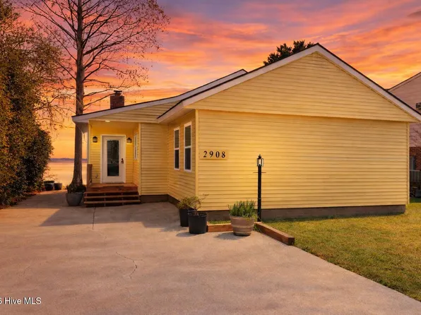 2908 Canal Cove Road, Lake Waccamaw, NC 28450