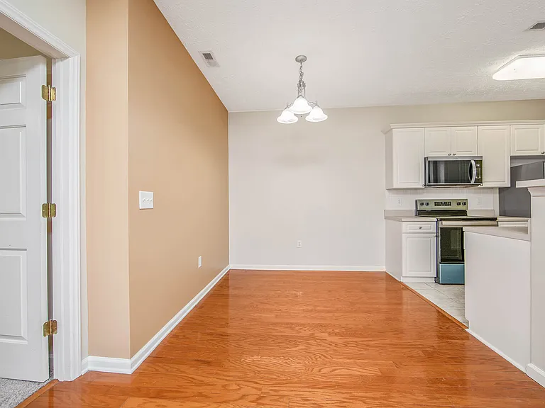 3930-101 Bardstown Ct — Photo 20