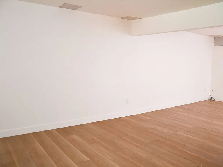 994 Valencia St — Photo 15