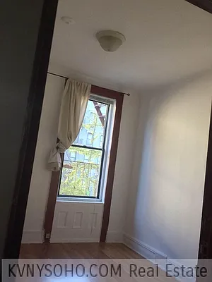 Rented by KVNY Soho | media 32