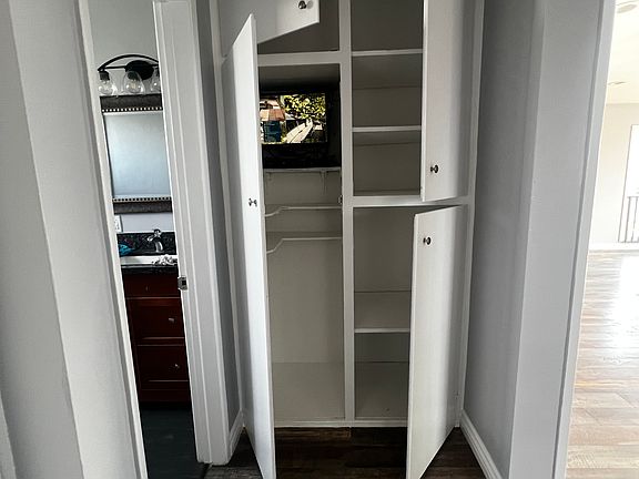 5th image of 845 W 55th St