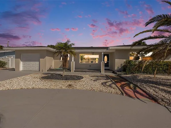 105 24th St, Belleair Beach, FL 33786