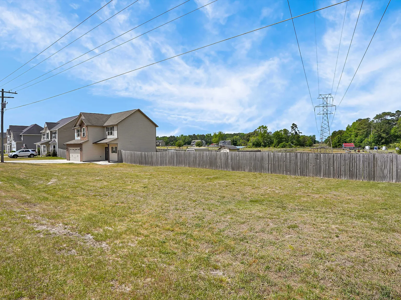 3 bed, 2.5 bath, 1600 sqft, $1,900 — Photo 4