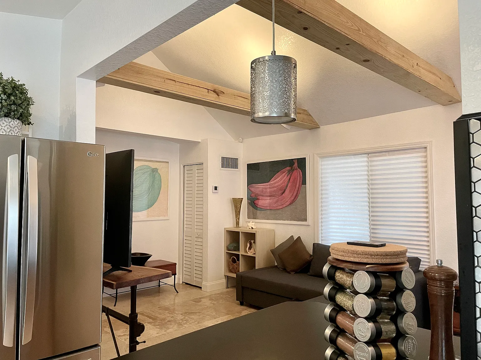 2 bed, 700 sqft, $3,500 — Photo 3