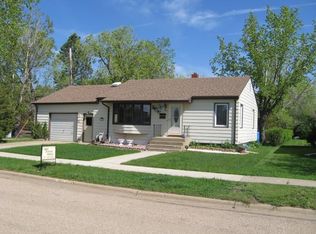 505 6th St W, Lemmon, SD 57638