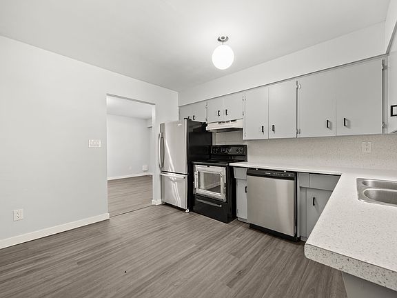 2nd image of 3568 Handley Cres