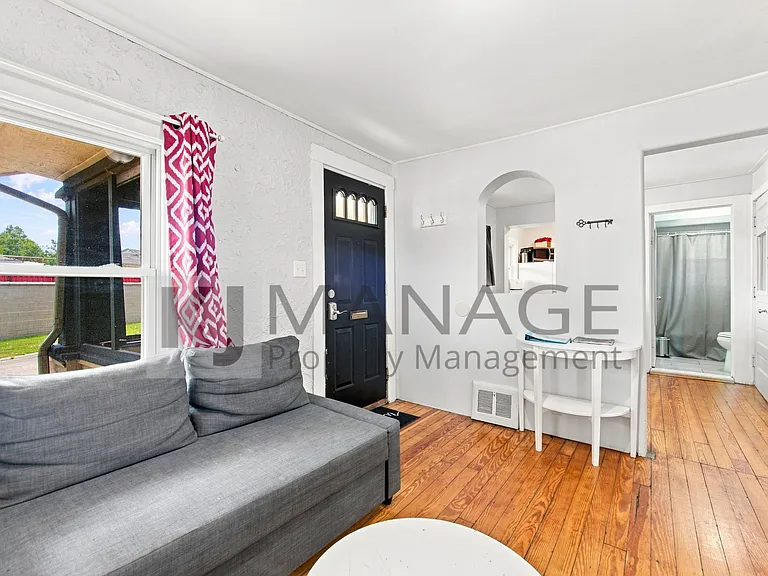 2535 Gainsboro St — Photo 5