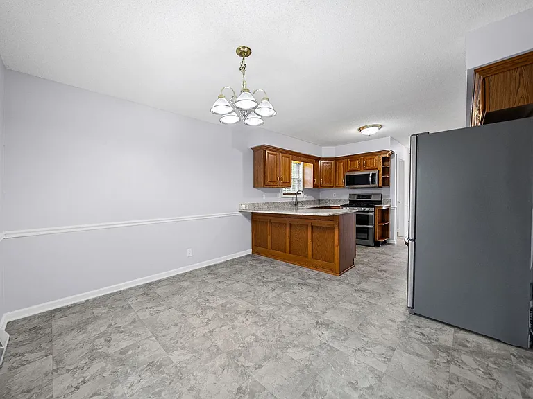 1115 Thornberry Dr — Photo 7