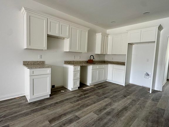 5th image of 836 Ridgewood Dr #4