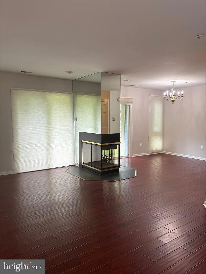 2 bed, 2.0 bath, 990 sqft, $2,100 — Photo 2