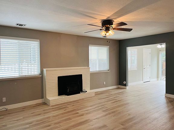4th image of 312 Coronado Ave