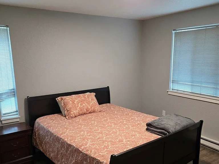 502 S Cloverdale St #202 — Photo 4