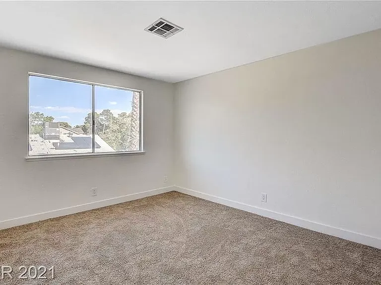 3554 El Camino Rd — Photo 7