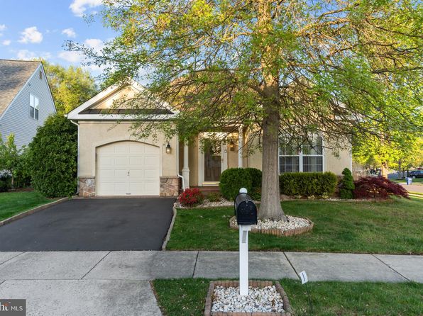 102 Glengarry Ln, Hainesport, NJ 08036
