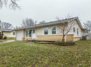 932 Wilshire Ave, Elk Grove Village, IL 60007