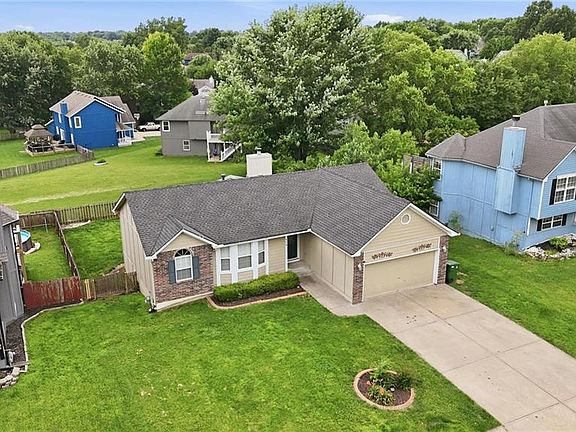 3rd image of 113 E Sierra Dr