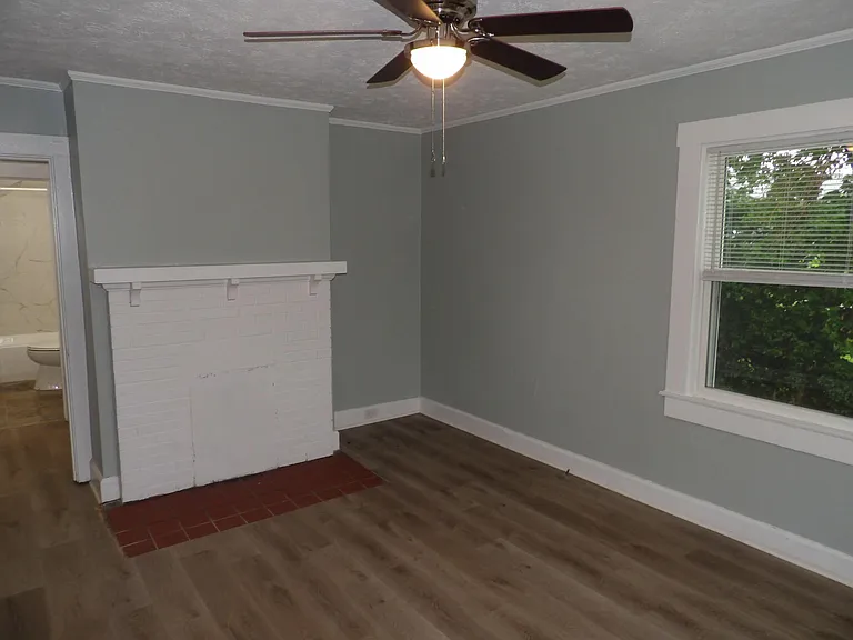 109 Allnutt Dr — Photo 8