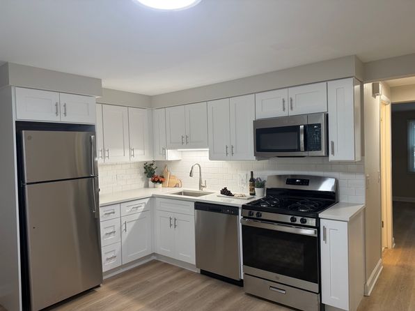 897 Graceland Ave #2E