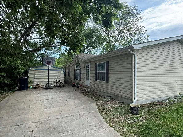 307 E Agnes St, Mc Louth, KS 66054