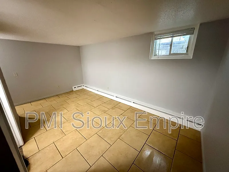 3 bed, 1.0 bath, 1000 sqft, $1,150 — Photo 4