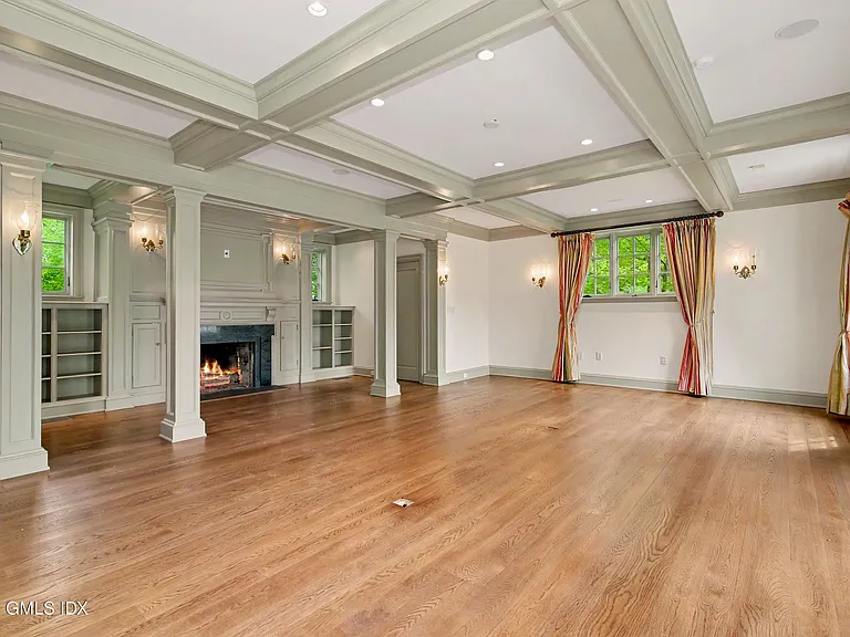 183 E Putnam Ave #CARRIAGE HOUSE — Photo 14