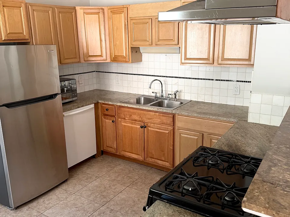 180-182 Hewitt St