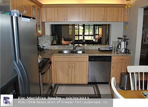 5th image of 3963 Cocoplum Cir APT E
