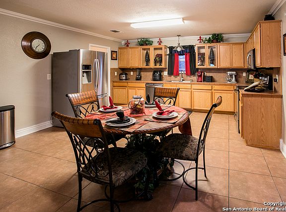 3rd image of 10143 Cedarcliff
