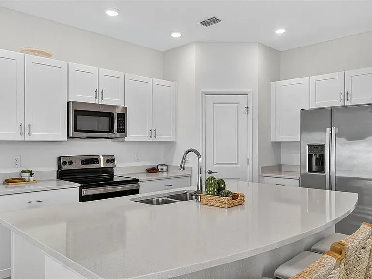3607 Main Harbor Dr — Photo 5