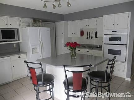 3rd image of 1619 Village Ln