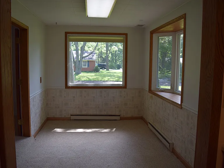 Bonus Breakfast Room / Study Area ....